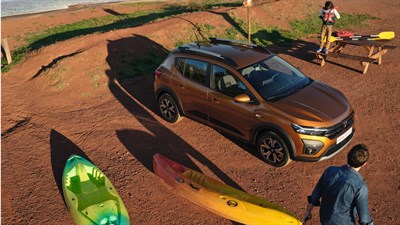 image of the top of dacia sandero stepway from the side with two people on the sides