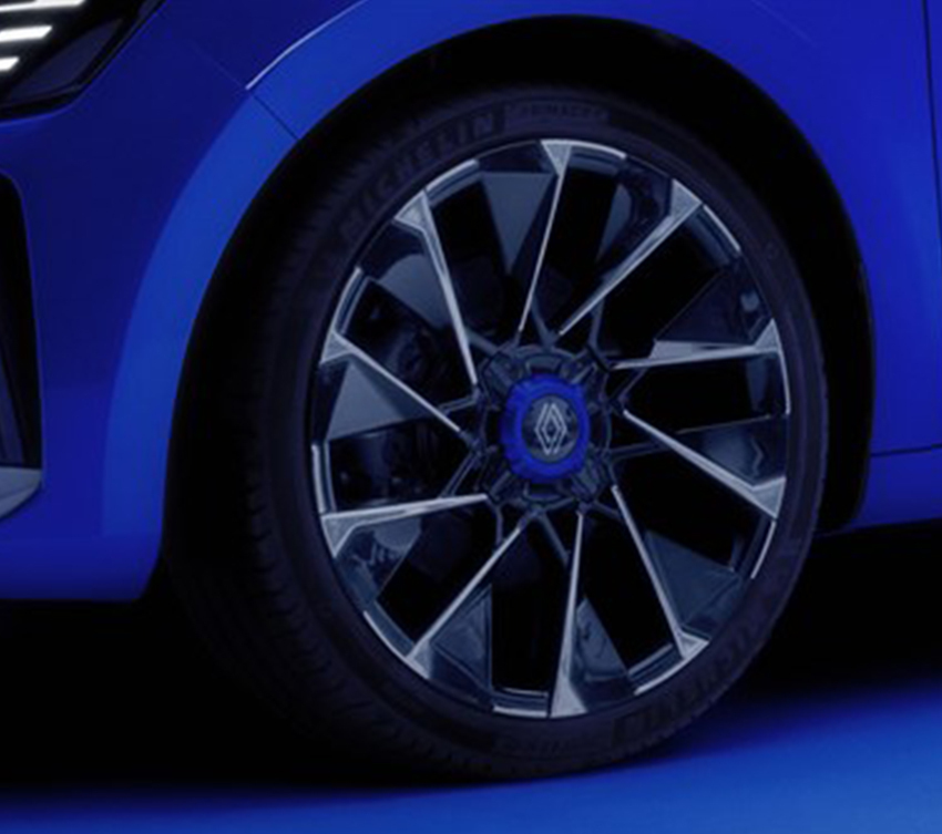 the front right tire of the Renault all new clio hybrid