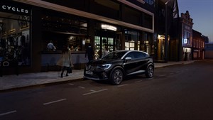 front right side of a renault caprtur which is parked in the night