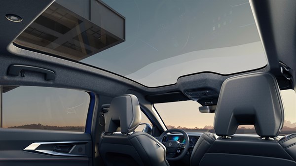 panoramic sunroof with darkening glass of renault rafale e tech hybrid image