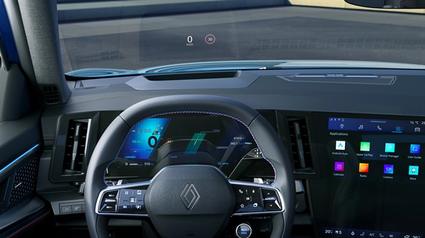 steering wheel screen and indicators of renault rafale e tech hybrid image